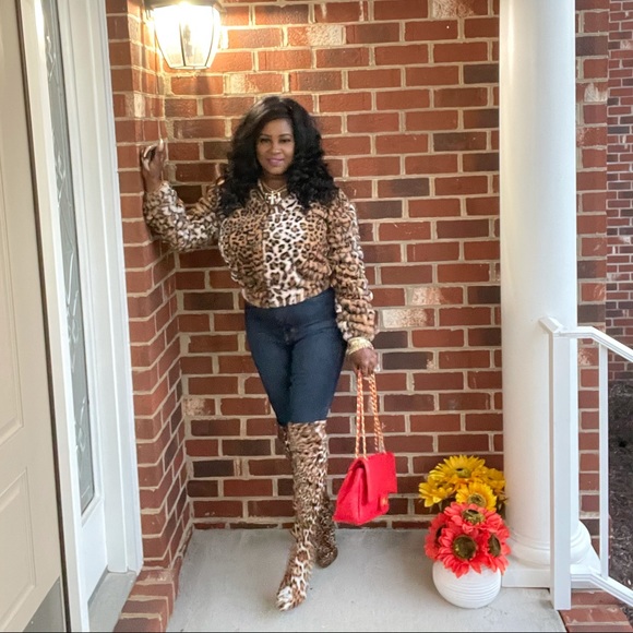 ZOLA! (Jacket) - Picture 9 of 10